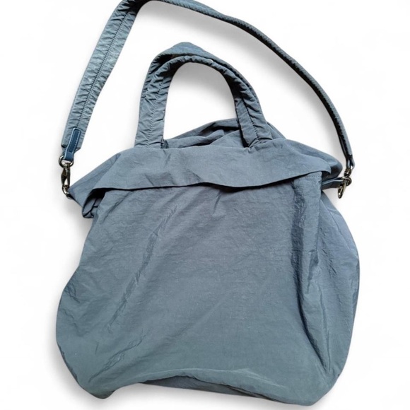 Ododos Handbags - ODODOS navy travel tote with 2 handle options. Great condition!